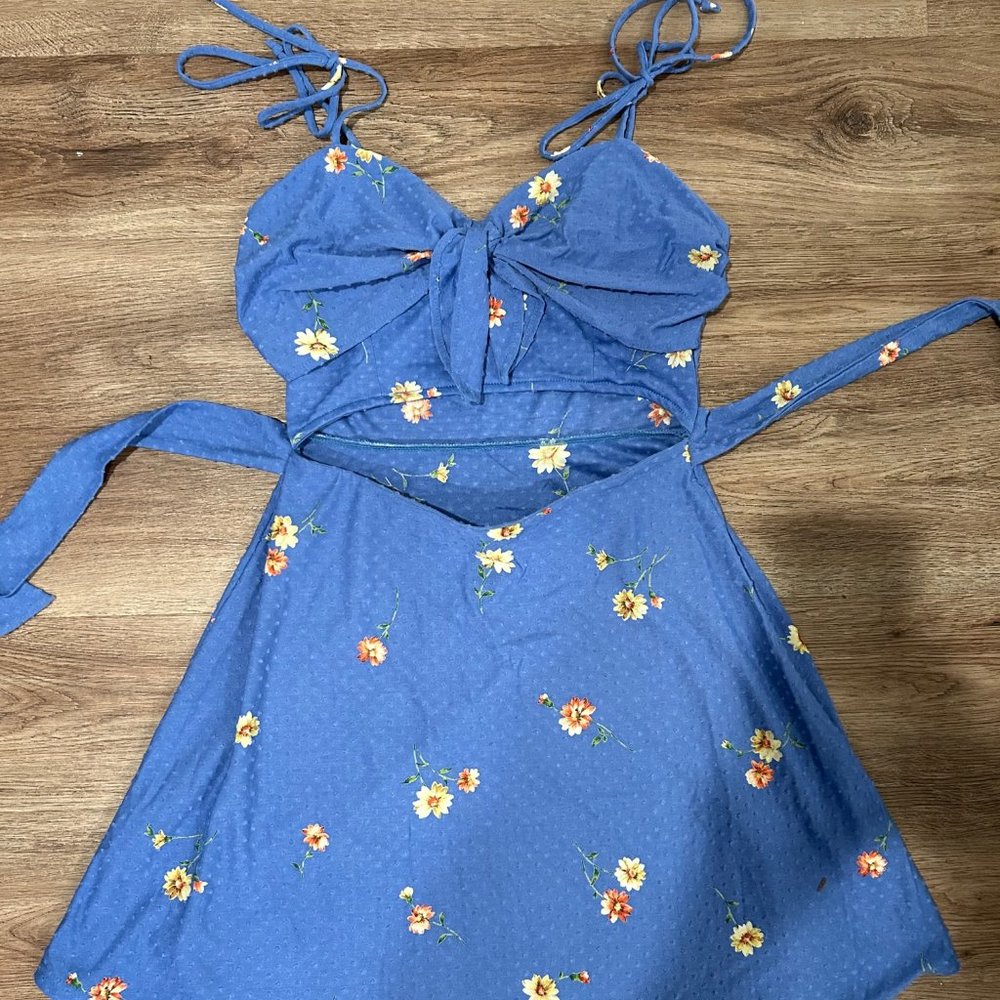 Storia Blue Floral cut-out dress, size Medium